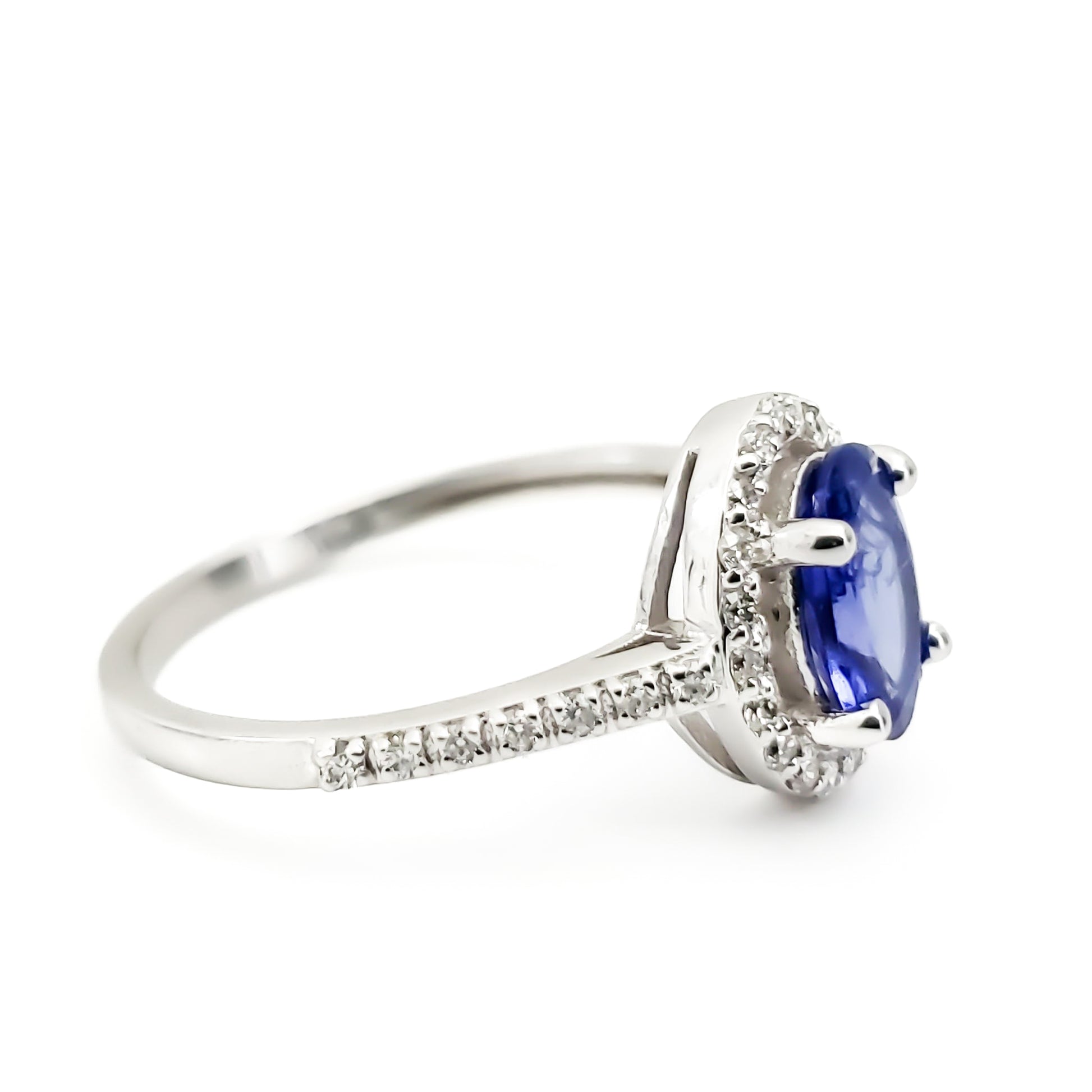 14k Gold Oval Shaped Tanzanite and Diamond Ring - Tinamel Jewellery